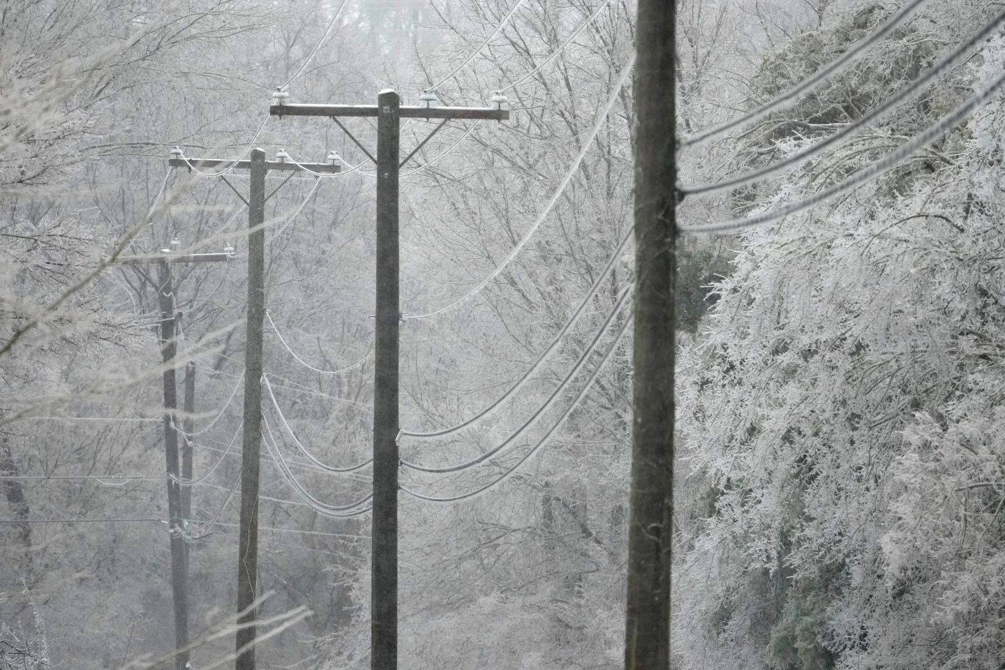 Πολικό ψύχος στις ΗΠΑ: Τουλάχιστον 11 θάνατοι και μαζικές διακοπές ρεύματος – Χάος στις μεταφορές από τη γιγαντιαία χειμερινή καταιγίδα