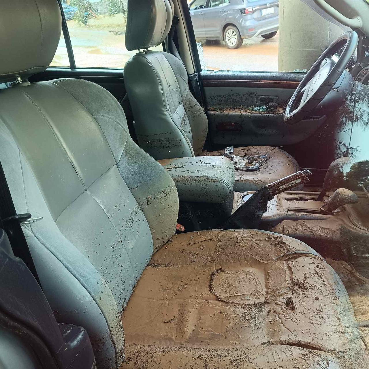 Βάρη: Μεγάλες ζημιές από την κακοκαιρία – Στη λάσπη σπίτια και αυτοκίνητα, δρόμος «κατάπιε» όχημα της Πολιτικής Προστασίας 13 Αυτοκίνητο