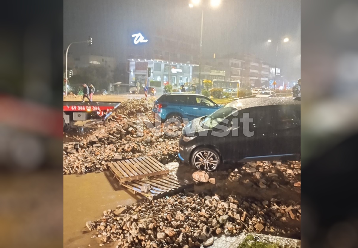 Κακοκαιρία: Σκηνές «Αποκάλυψης» στη Βούλα – Δρόμοι πλημμυρισμένοι από λάσπη, πολύωροι εγκλωβισμοί, κλειστή η Ποσειδώνος 3 Βούλα