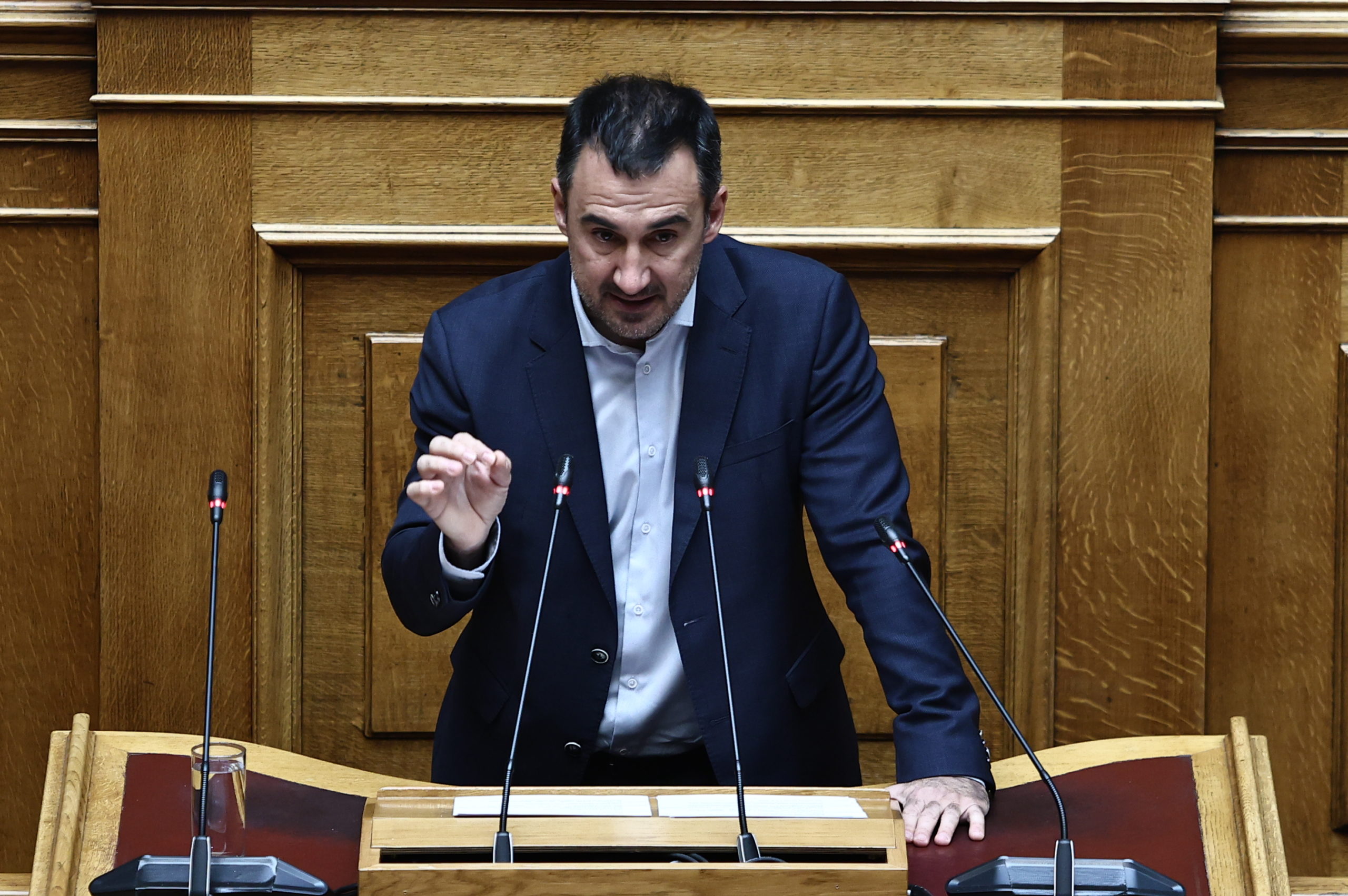 Χαρίτσης: Η συμφωνία παραχωρεί τα πάντα στον ιδιώτη πάροχο, στην Hellenic Train