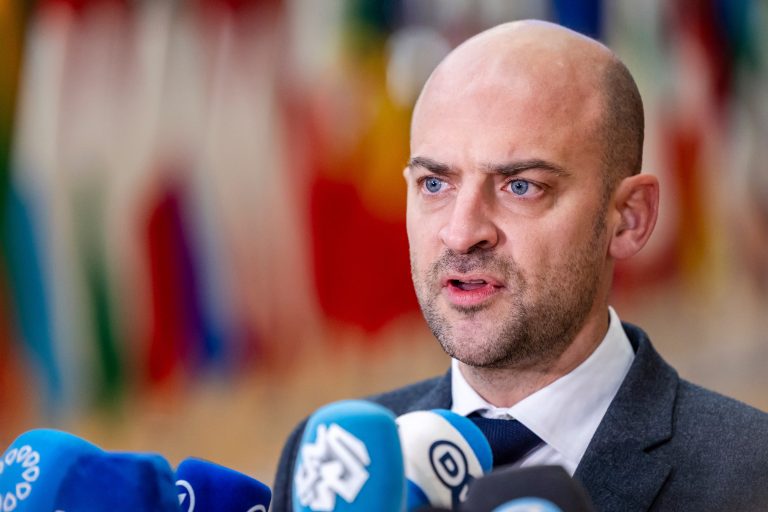 Ο Γάλλος ΥΠΕΞ αντιτίθεται στον Μαρκ Ρούτε: «Οι Ευρωπαίοι οφείλουν να αναλάβουν την ευθύνη για την ασφάλειά τους»