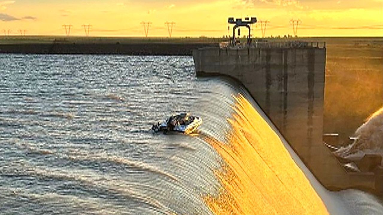 Αντιμέτωπο-με-τον-θάνατο-τέσσερις-άνδρες-στο-χείλος-φράγματος