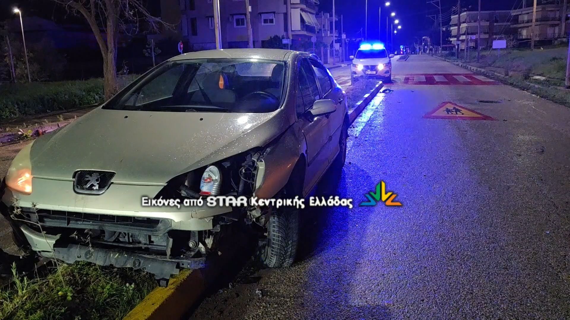 Λαμία-Αυτοκίνητο-σκαρφάλωσε-σε-διαχωριστική-νησίδα