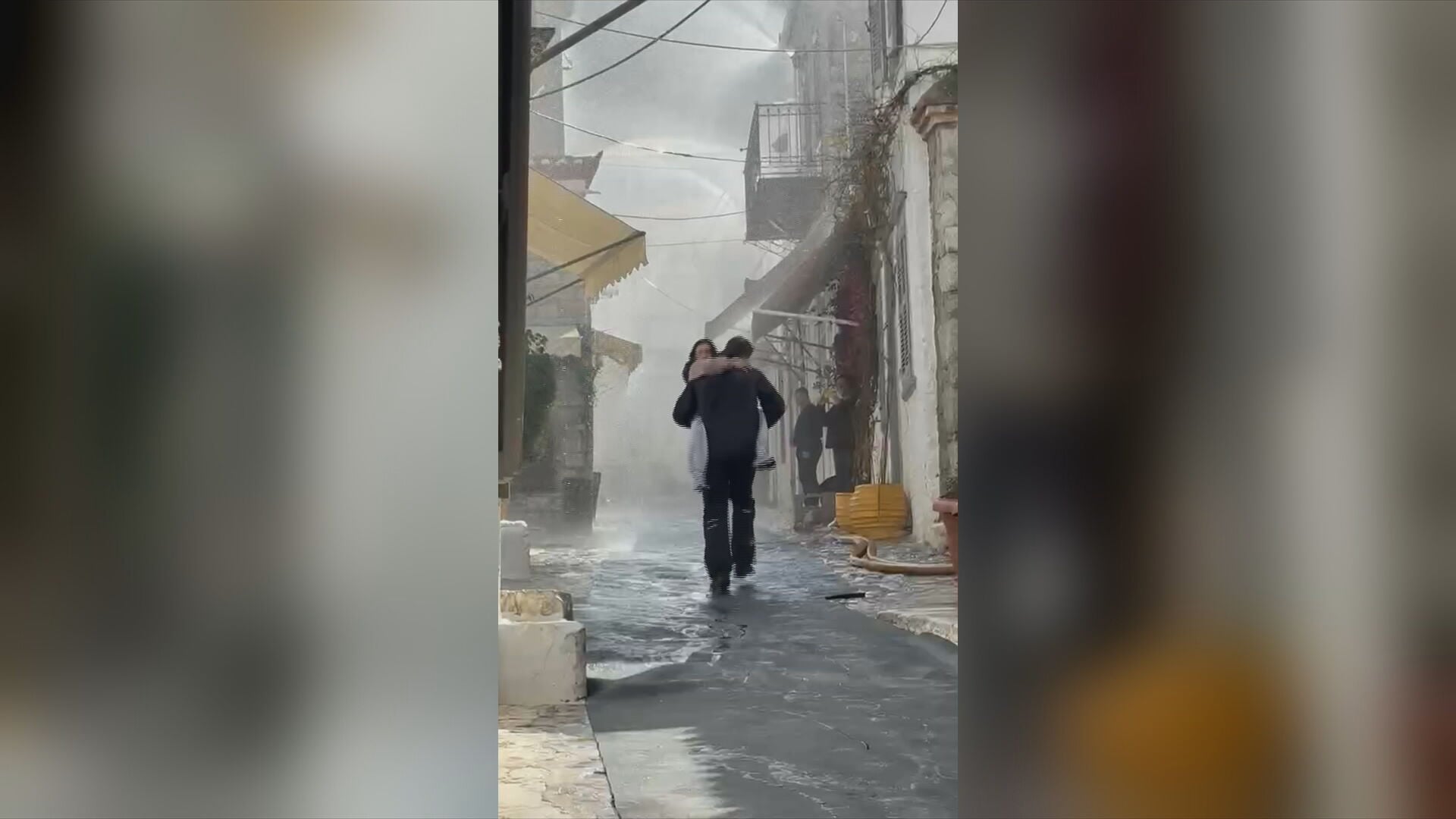 Ύδρα: Συνεχίζονται τα γυρίσματα της χολιγουντιανής παραγωγής «The Riders» – Δείτε πλάνα από την ταινία με πρωταγωνιστή τον Μπραντ Πιτ