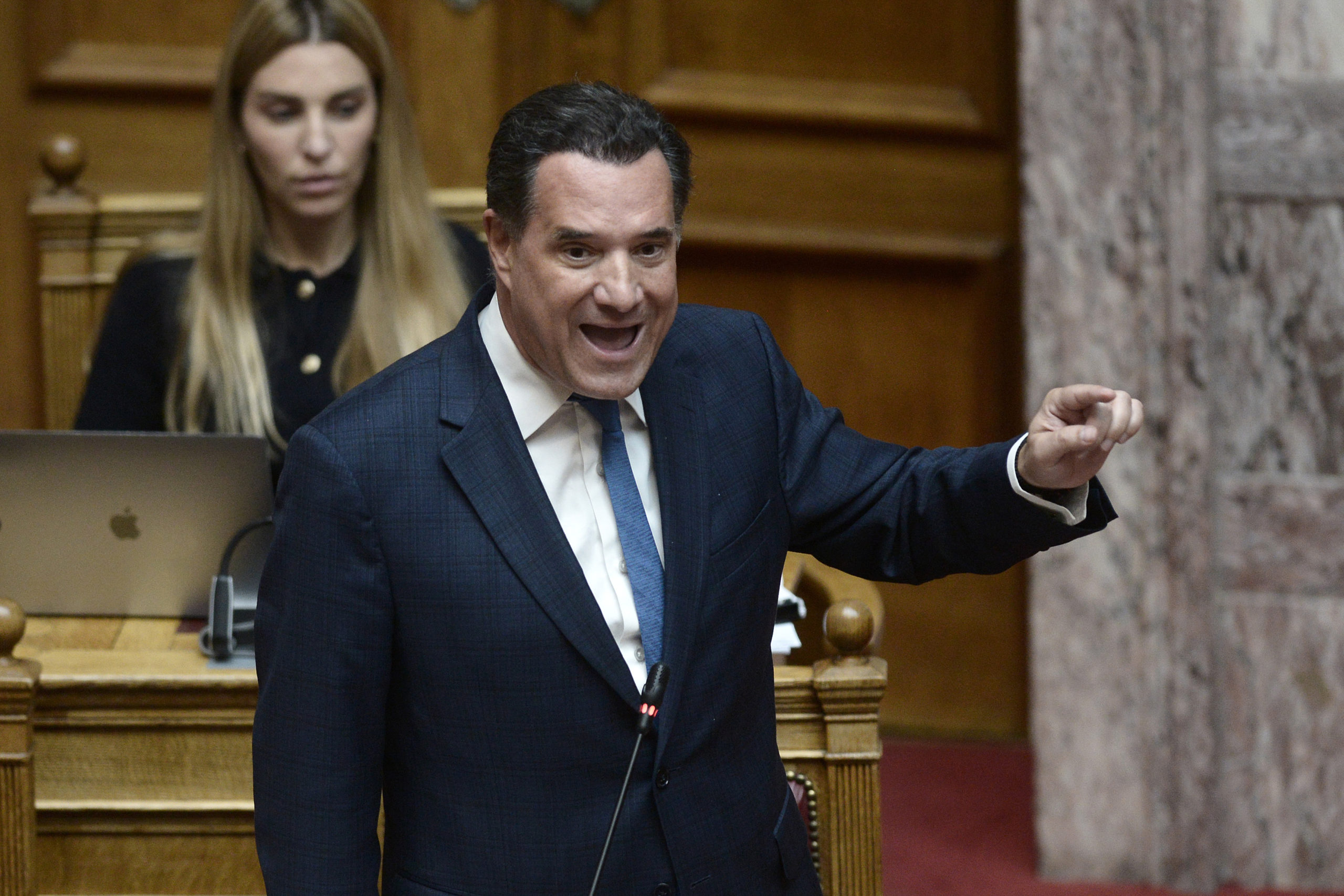 Οργισμένη αντίδραση Γεωργιάδη προς Ανδρουλάκη για Παναγόπουλο: «Αν τον έβλεπε ως κλέφτη, γιατί τον υποστήριζε;» – «Ανοησίες οι ισχυρισμοί περί απευθείας αναθέσεων»