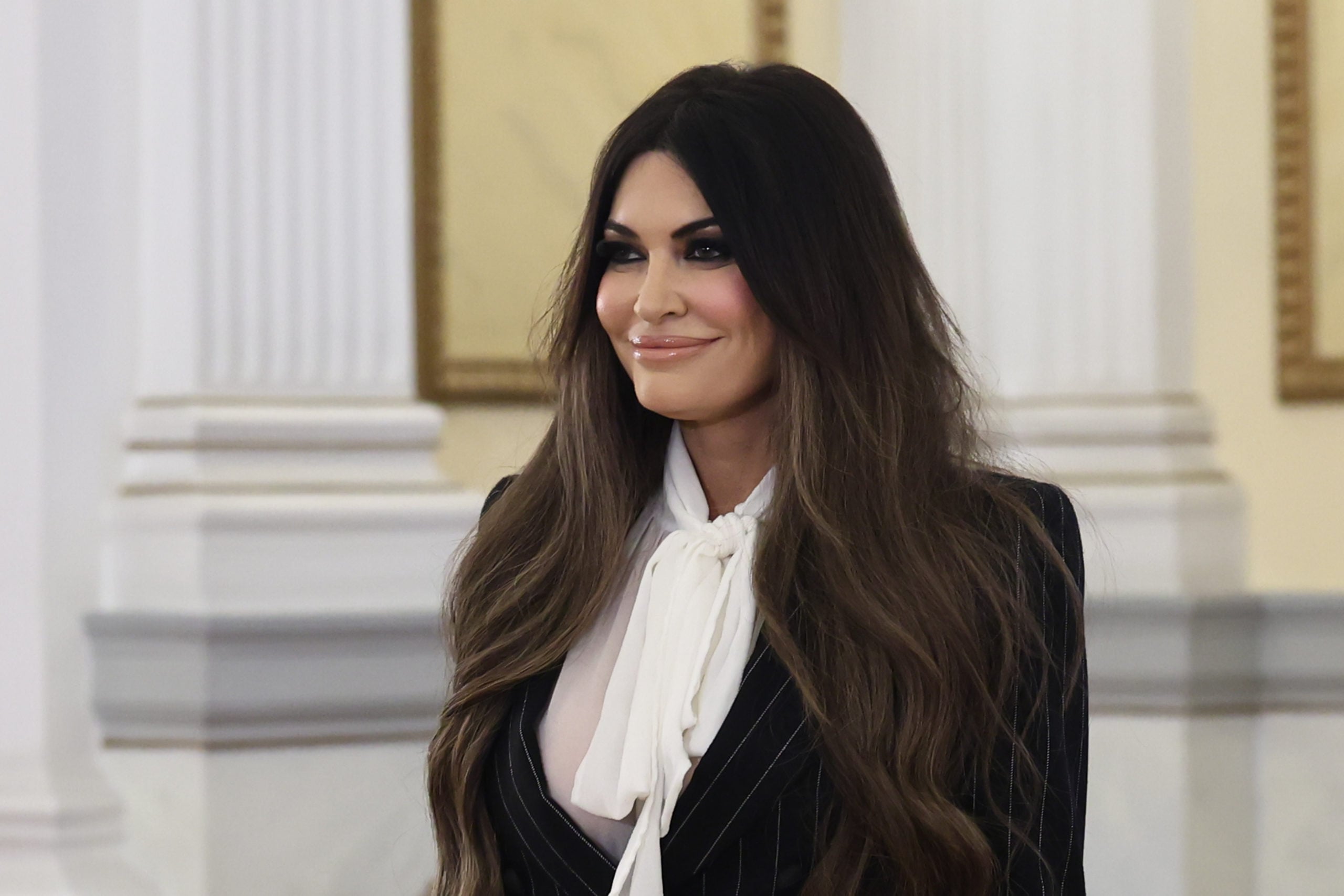 Κίμπερλι Γκίλφοϊλ: Ο δήμαρχος Σουλίου την προσκαλεί στην περιοχή του – «Θα είναι μεγάλη τιμή να φορέσει τις παραδοσιακές μας ενδυμασίες»