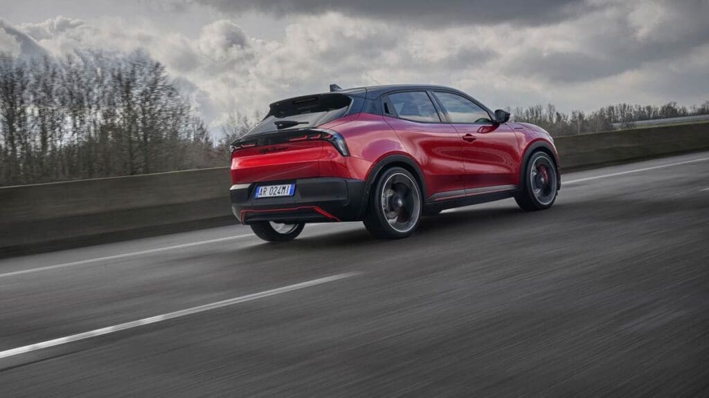 Η καινοτόμα καμπάνια για την Alfa Romeo Junior Ibrida 6 Ηλεκτρικό ή υβριδικό Alfa Romeo Junior; Και από πόσο;