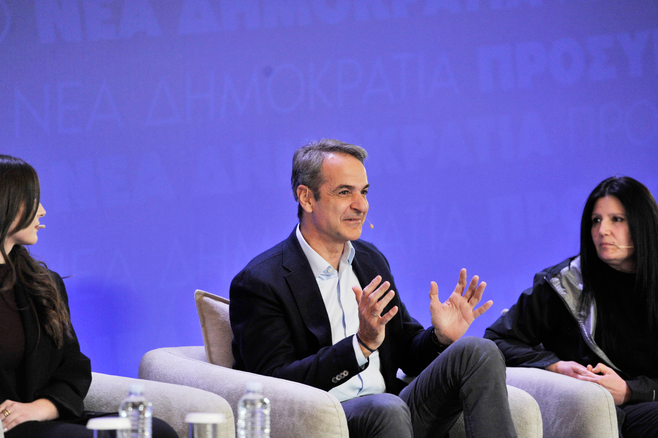 Μητσοτάκης: «Υλοποιούμε τη δέσμευσή μας για περισσότερες και καλύτερα αμειβόμενες θέσεις εργασίας» – Άνοιξε «παράθυρο» για ένταξη υγειονομικών στα βαρέα και ανθυγιεινά