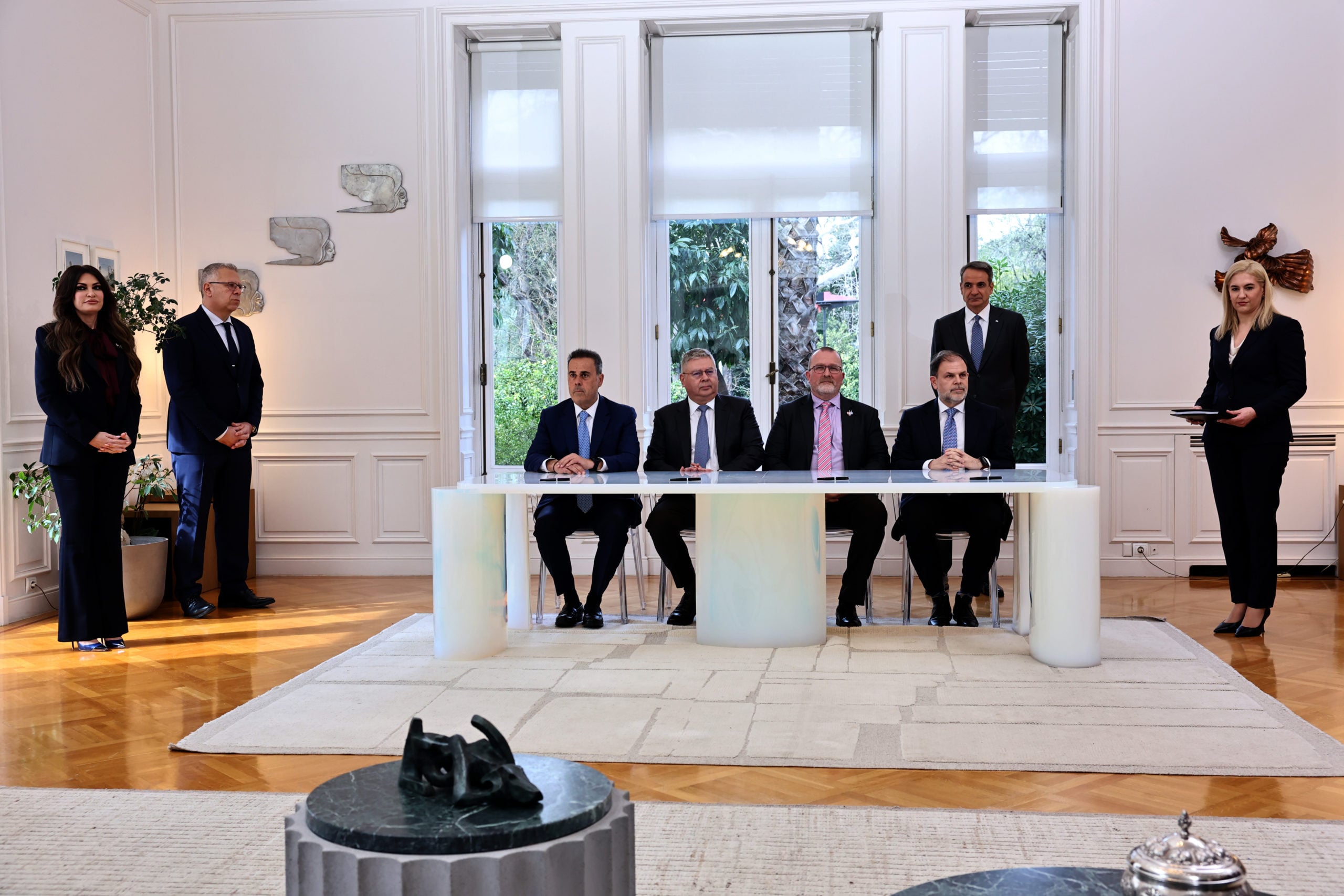 οι υπογραφές με Chevron – Helleniq Energy Μητσοτάκης