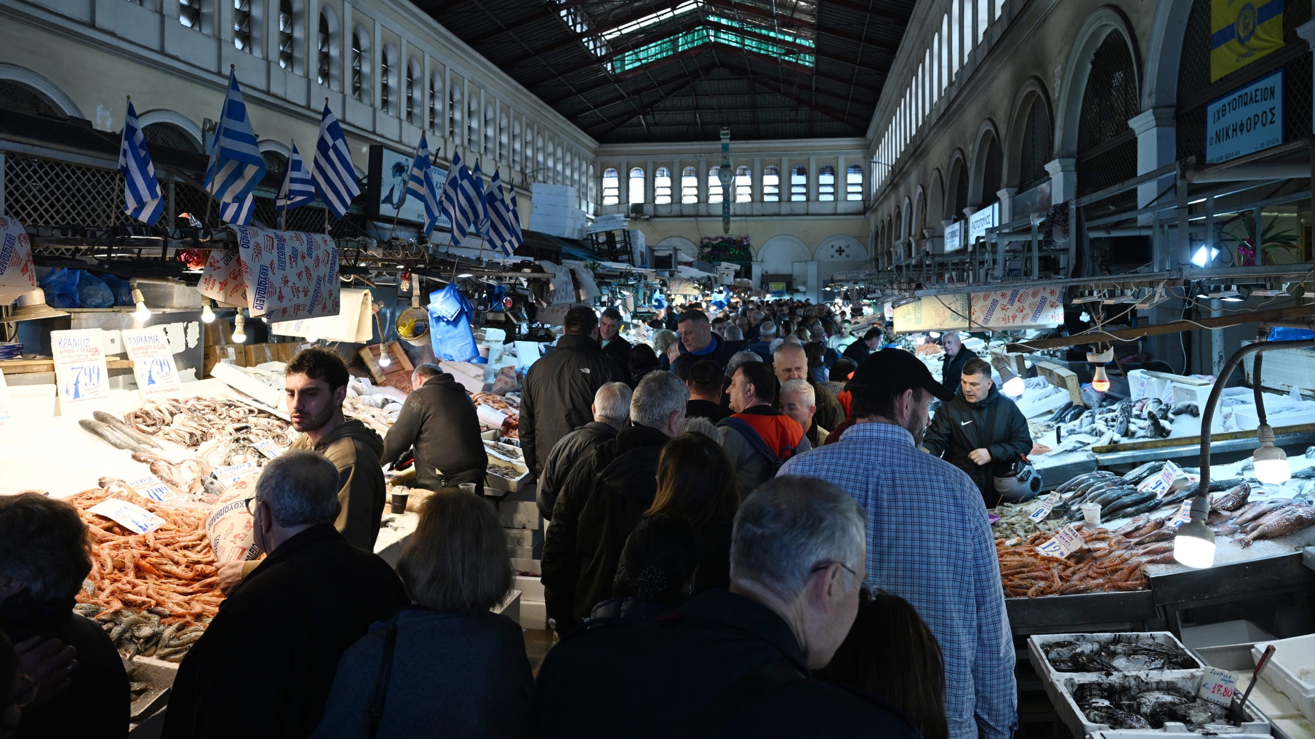 Καθαρά Δευτέρα: Ανοιχτές έως το μεσημέρι η Βαρβάκειος και το Καπάνι για τις αγορές της τελευταίας στιγμής