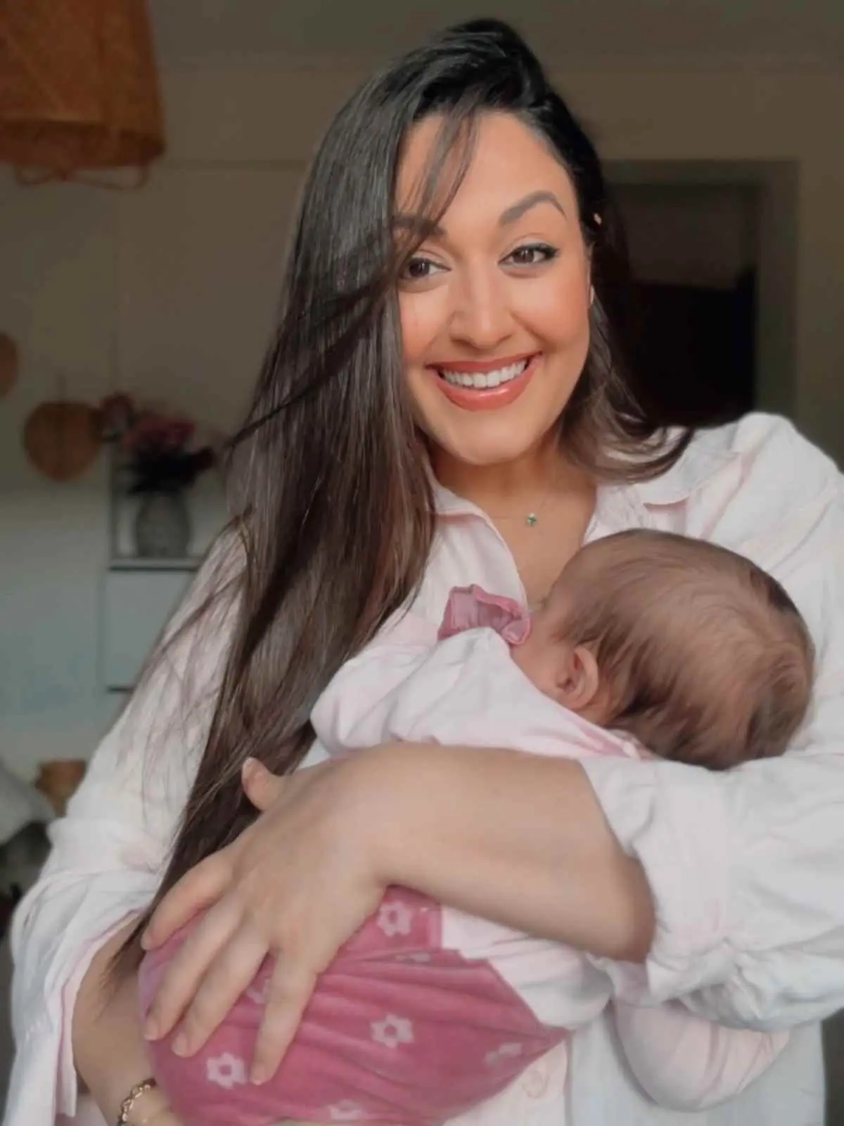 Η Ευάννα Ζουμπούρογλου αγκαλιά με την κόρη της