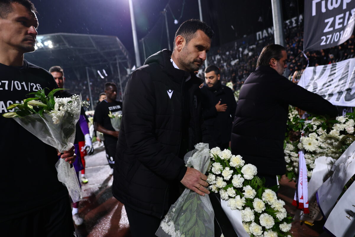 ΠΑΟΚ – Πανσερραϊκός: Συγκίνηση, πλήθος στεφάνια, πυρσοί και «αδέρφια ζείτε, εσείς μας καθοδηγείτε» στην Τούμπα 7 ΠΑΟΚ – Πανσερραϊκός: Συγκίνηση, πλήθος στεφάνια, πυρσοί και «αδέρφια ζείτε, εσείς μας καθοδηγείτε» στην Τούμπα