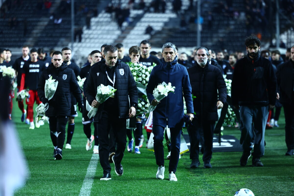 ΠΑΟΚ – Πανσερραϊκός: Συγκίνηση, πλήθος στεφάνια, πυρσοί και «αδέρφια ζείτε, εσείς μας καθοδηγείτε» στην Τούμπα 6 ΠΑΟΚ – Πανσερραϊκός: Συγκίνηση, πλήθος στεφάνια, πυρσοί και «αδέρφια ζείτε, εσείς μας καθοδηγείτε» στην Τούμπα