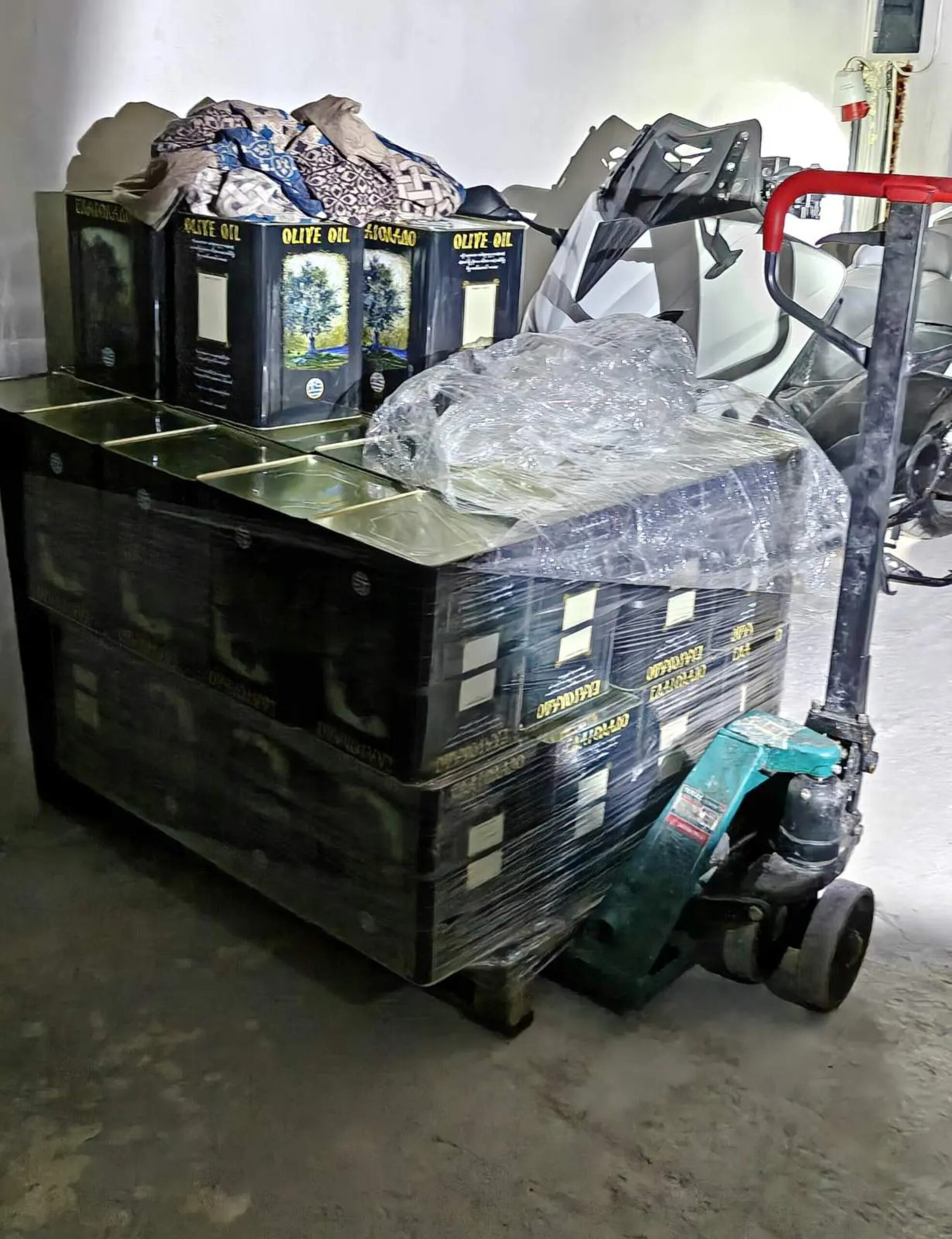 Ημαθία: Διαλύθηκε κύκλωμα παρασκευής νοθευμένων ελαίων – Ζημιά 3,4 εκατ. ευρώ