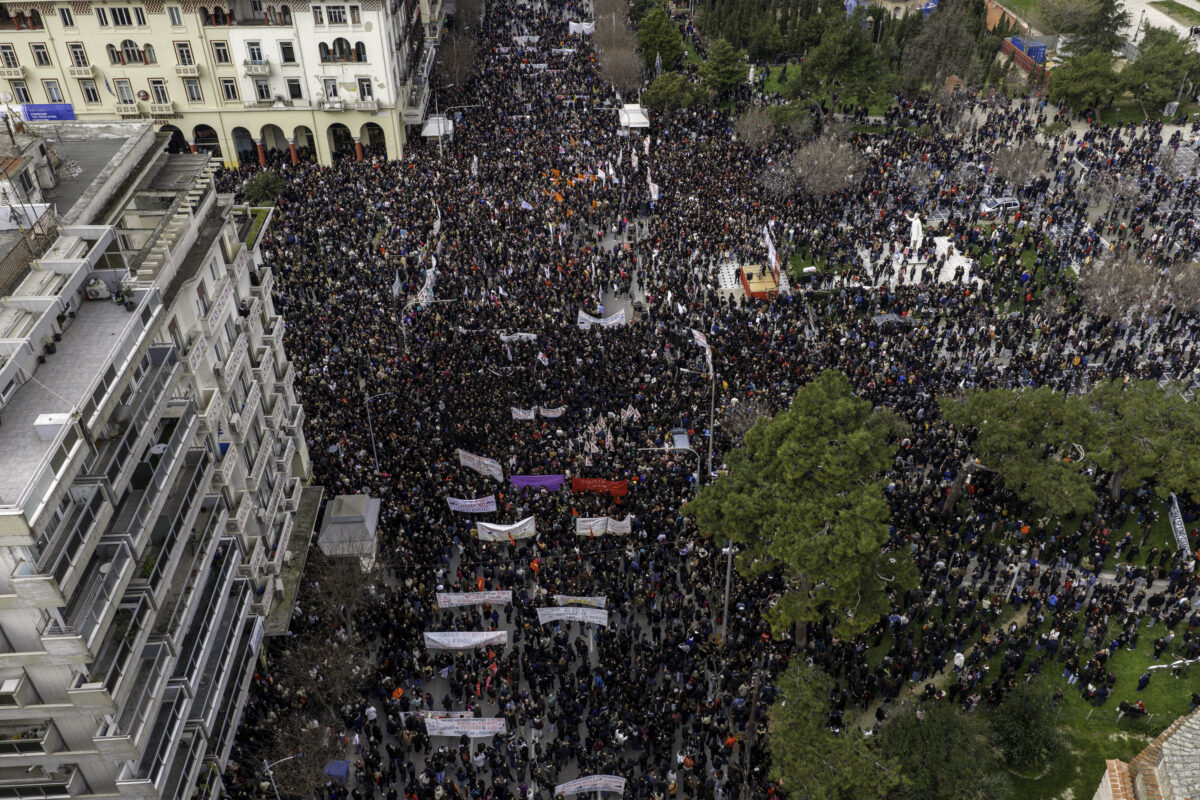 Τέμπη: Εντυπωσιακές συγκεντρώσεις πανελλαδικά – Ένταση και μικροεπεισόδια σε Αθήνα και Θεσσαλονίκη