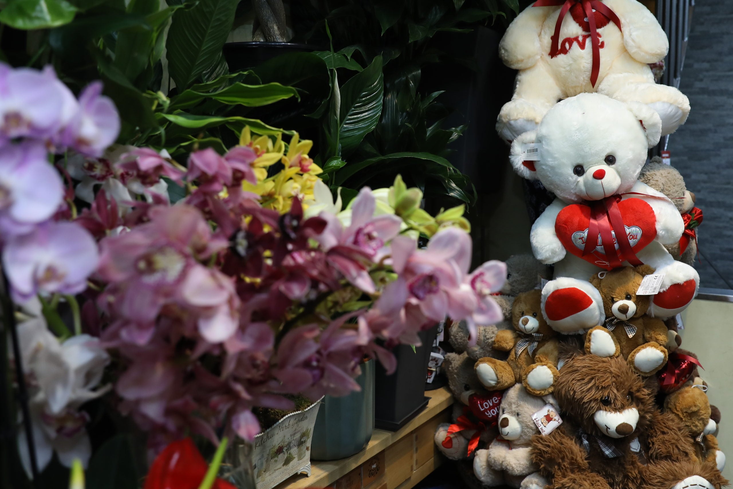 Η αγορά κινείται σε ρυθμούς Αγίου Βαλεντίνου – Τα δώρα που προτιμούν οι Έλληνες