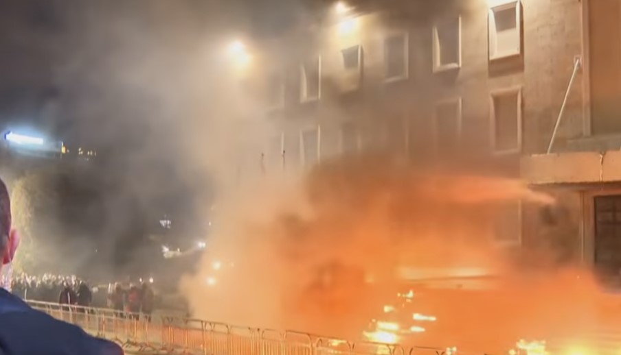 Ένταση στην Αλβανία: Συγκρούσεις αστυνομίας με διαδηλωτές – Απαιτούν την παραίτηση της αντιπροέδρου – ΒΙΝΤΕΟ