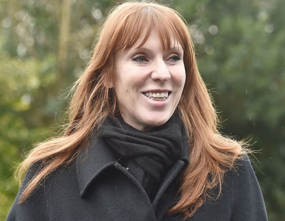 Βρετανία: «Οι γυναίκες με τα γκρι» και ο φόβος των εκλογών – Πώς οι υποστηρικτές του πρωθυπουργού Στάρμερ αγωνίζονται να τον διατηρήσουν στην εξουσία