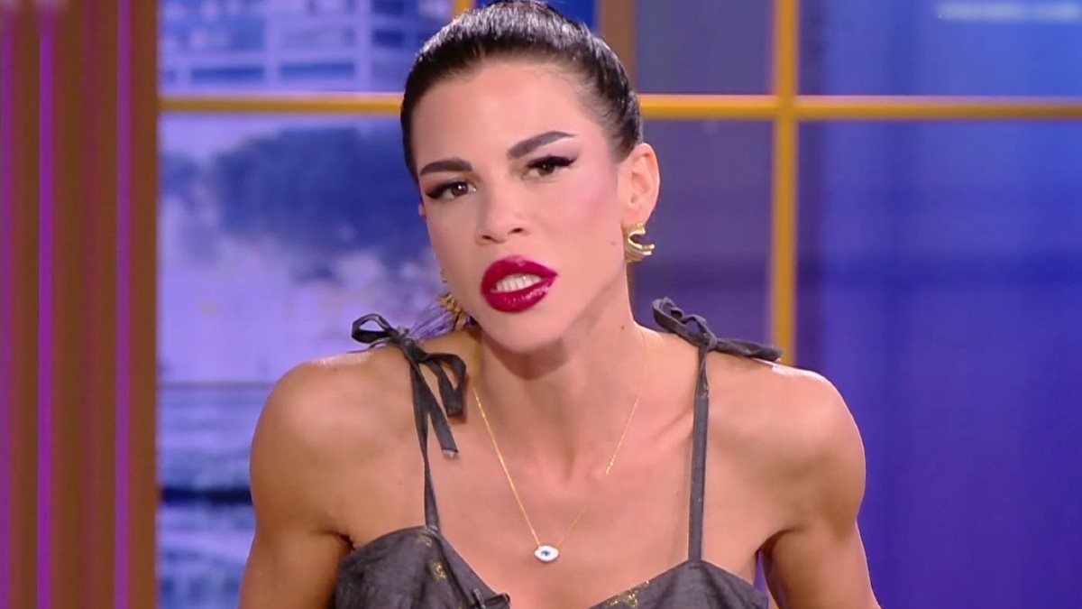 «Καταπέλτης» η Δάφνη Καραβοκύρη για τον Γιώργο Λάγιο: «Μήπως είμαστε εμείς οι ανόητοι και όχι οι γυναίκες που κακοποιούνται;»