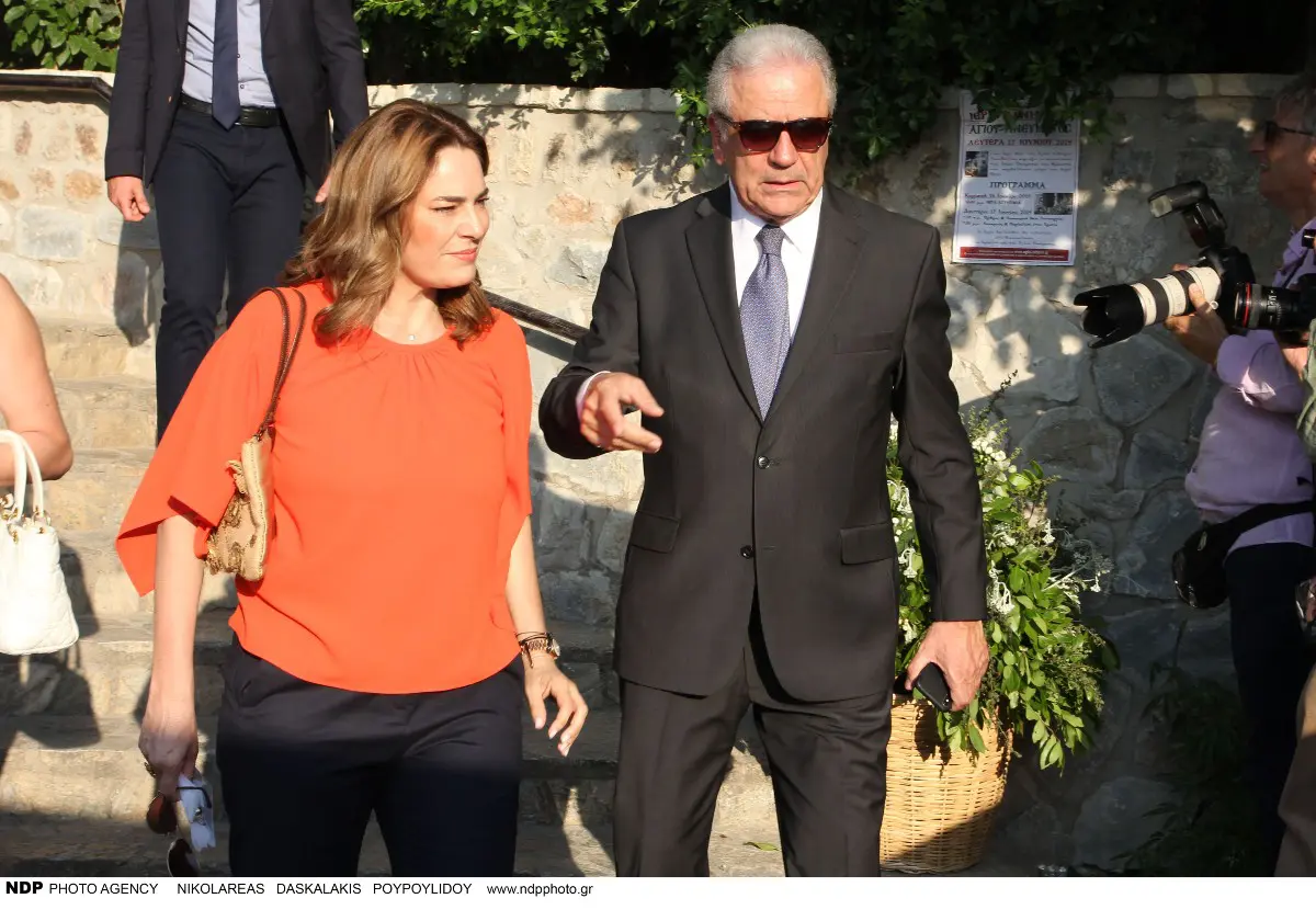 Δημήτρης Αβραμόπουλος: Η πρώτη αποκάλυψη για το διαζύγιο μετά από 30 χρόνια έγγαμου βίου με τη Βίβιαν Σπανούδη 3 Δημήτρης Αβραμόπουλος, Βίβιαν Σπανούδη