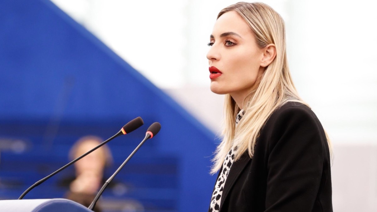 Ελεονώρα Μελέτη: «Θα κάνω τα πάντα για να δω τις κοτούλες να ηρεμούν»