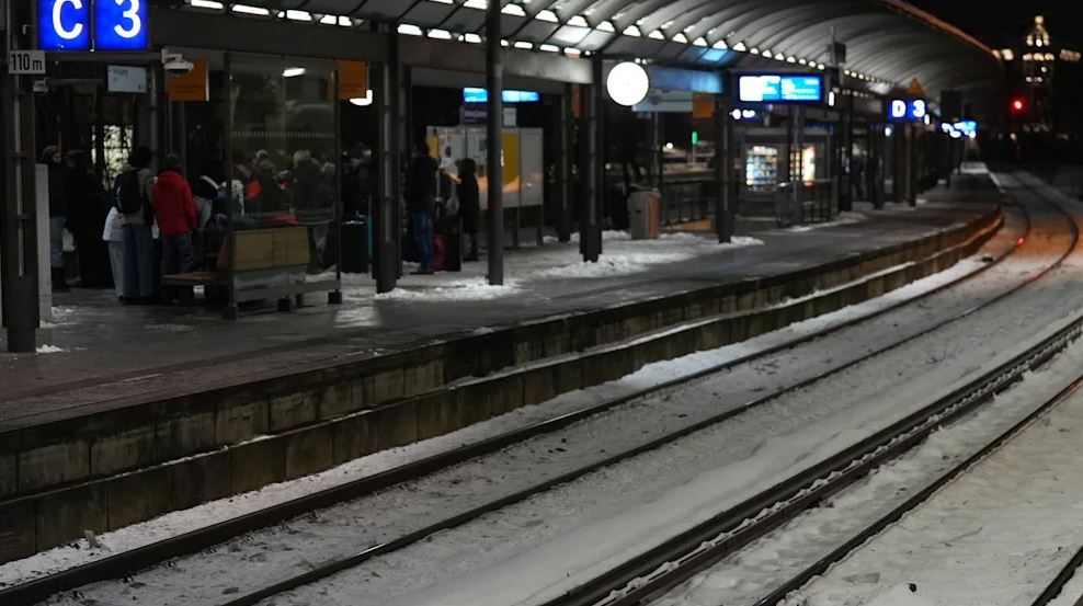 Γερμανία: Σοκ και θλίψη για τον θανάσιμο ξυλοδαρμό ελεγκτή από 26χρονο Έλληνα – «Ζοφερή μέρα για τους σιδηροδρομικούς εργαζόμενους»