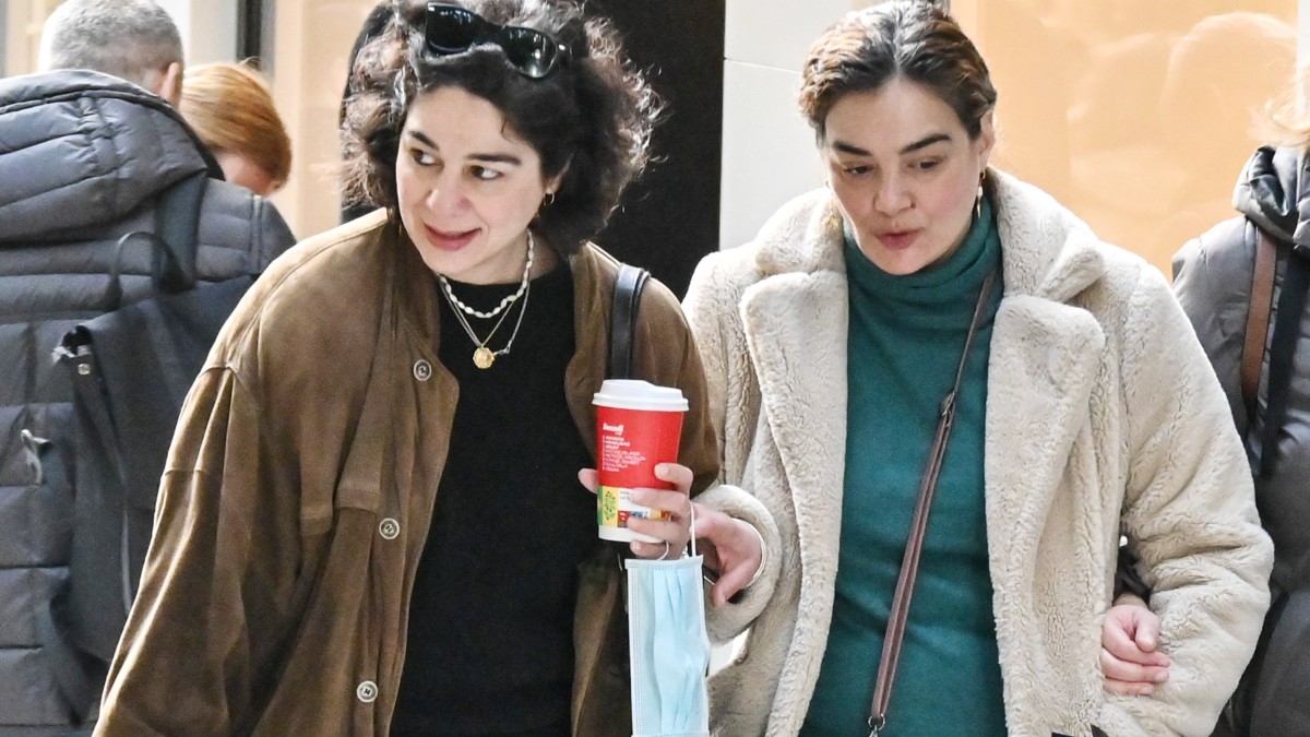 Γωγώ Μπρέμπου: Αποκλειστική εμφάνιση με την αδερφή της Χριστίνα – Η σύνδεση με τον Χριστόφορο Παπακαλιάτη