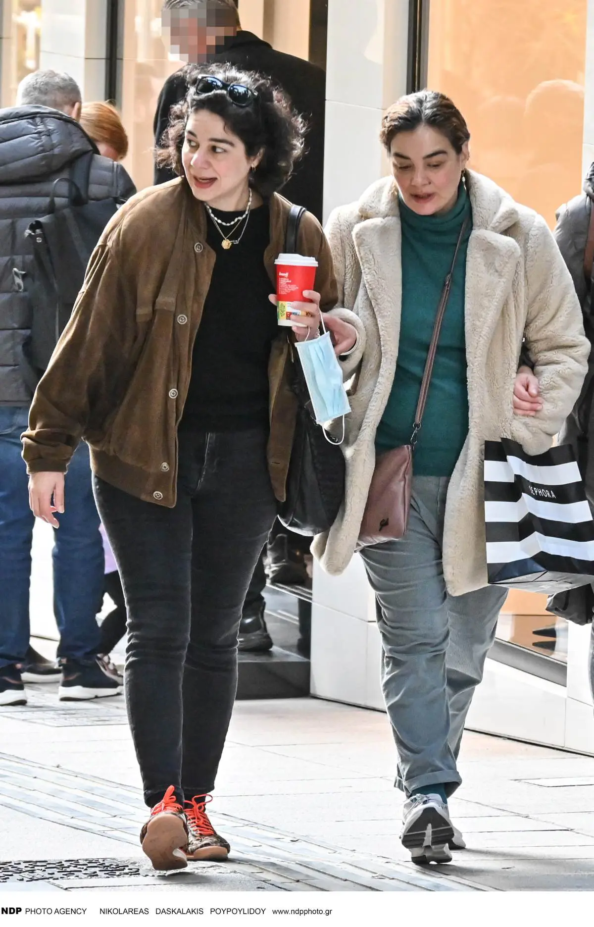 Γωγώ Μπρέμπου: Αποκλειστική εμφάνιση με την αδερφή της Χριστίνα – Η σύνδεση με τον Χριστόφορο Παπακαλιάτη 11 Η Γωγώ Μπρέμπου με την αδερφή της, Χριστίνα