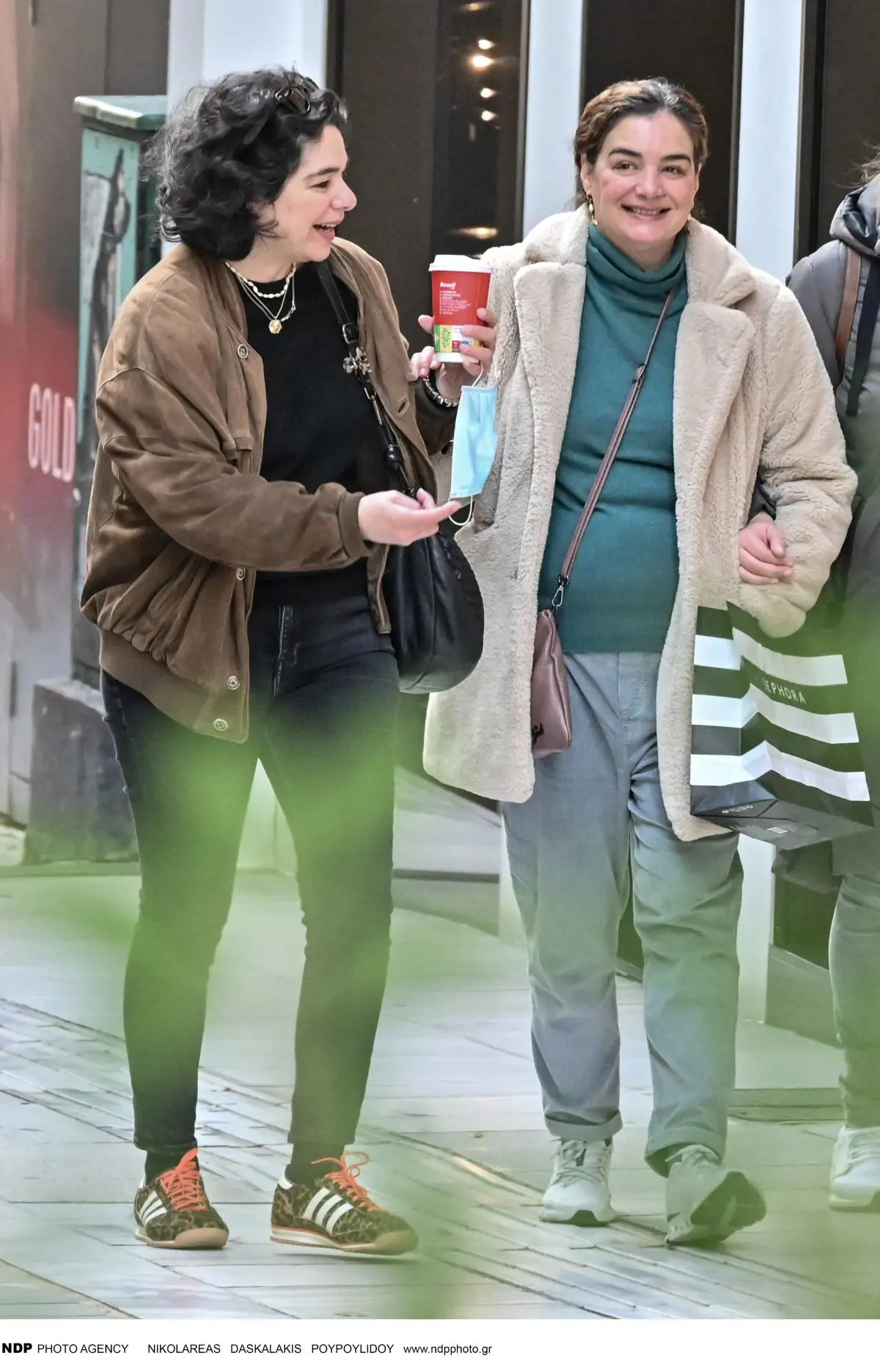 Γωγώ Μπρέμπου: Αποκλειστική εμφάνιση με την αδερφή της Χριστίνα – Η σύνδεση με τον Χριστόφορο Παπακαλιάτη 8 Η Γωγώ Μπρέμπου με την αδερφή της, Χριστίνα