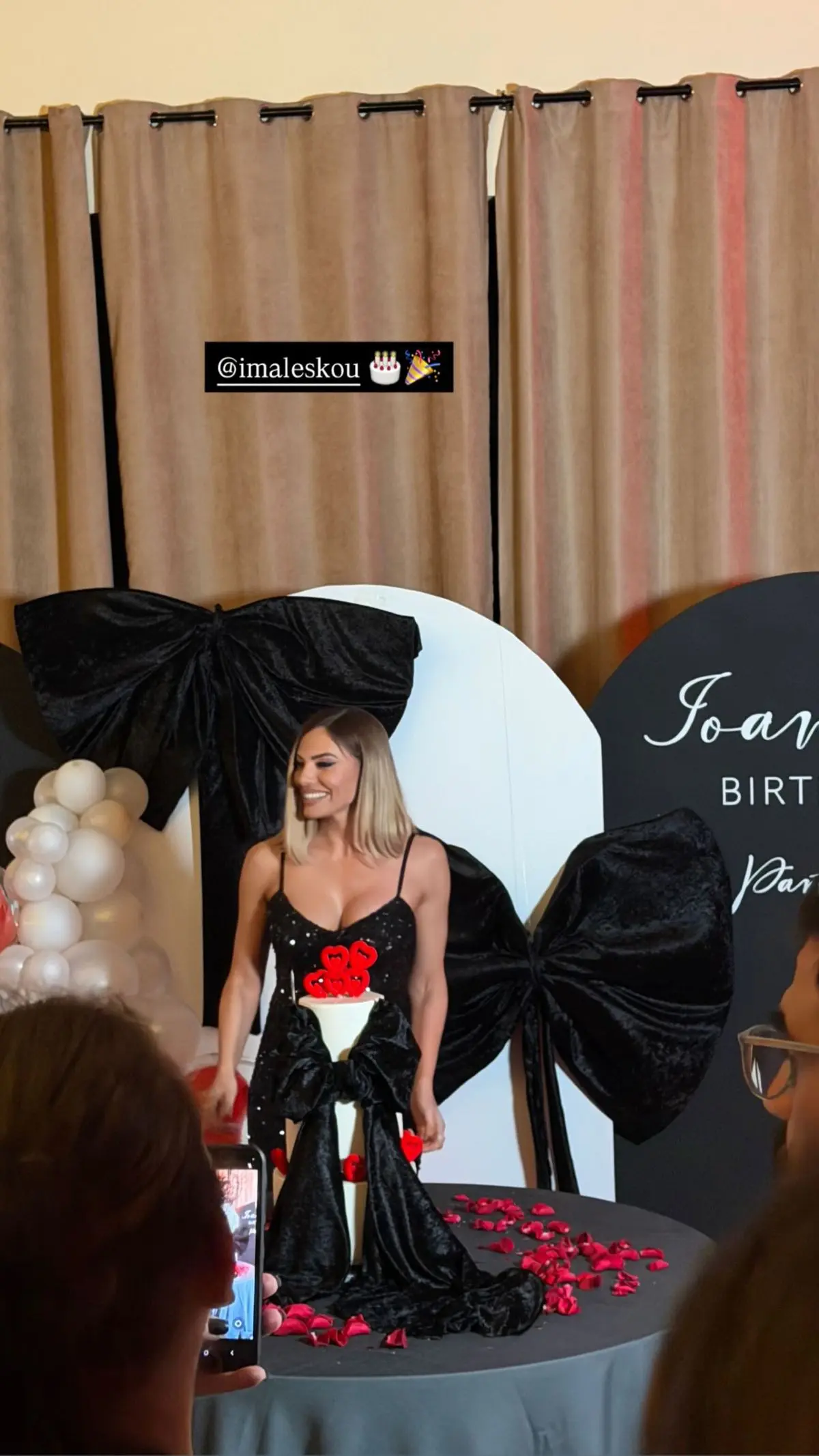 Ιωάννα Μαλέσκου: Έλαμψε στο πάρτι γενεθλίων της – Απών ο Λάμπρος Κωνσταντάρας 3 Ιωάννα Μαλέσκου πάρτι