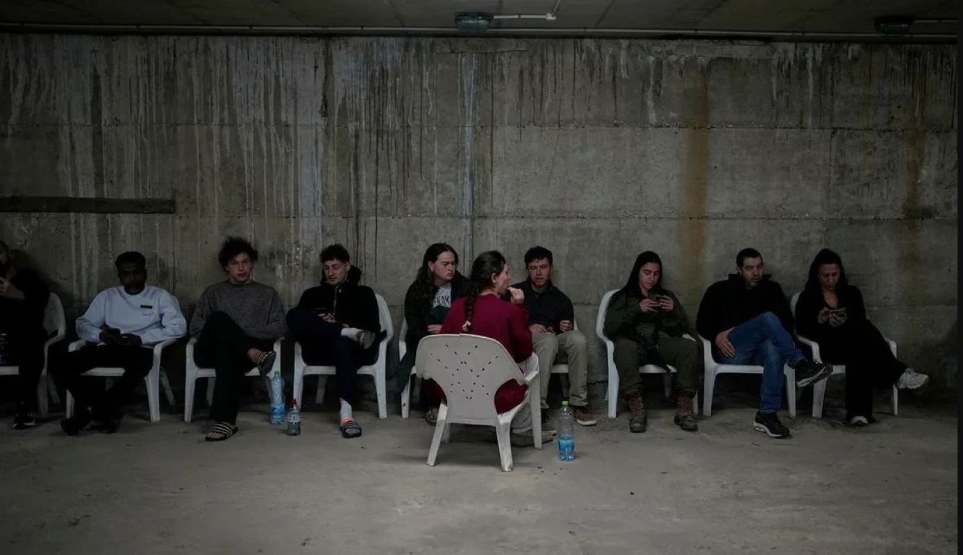 Ισραήλ: Σειρήνες ηχούν παντού, οι πολίτες στα καταφύγια – Ιρανικοί πύραυλοι πλήττουν Βορρά και Νότο