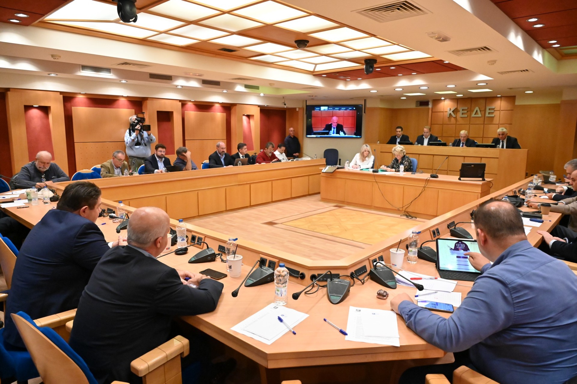 KEΔΕ: «Στήριξη» στην αναθεώρηση του Συντάγματος με σαφείς θέσεις και προτάσεις