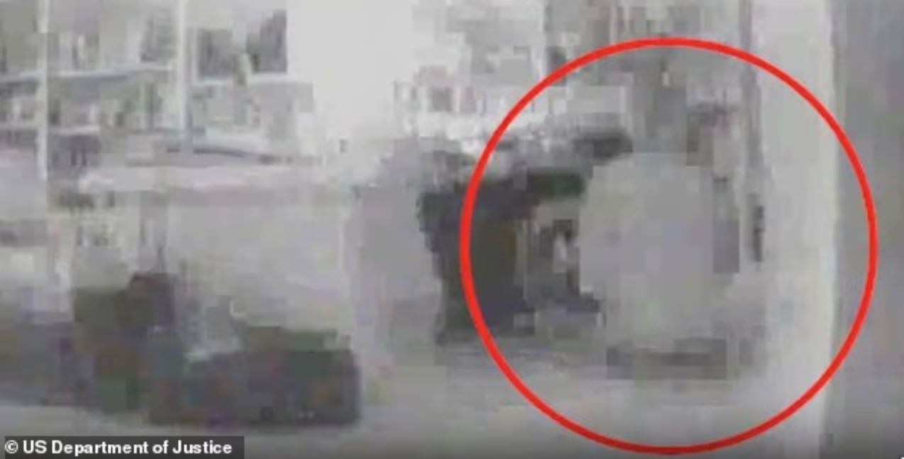 Επστάιν: Μυστική κάμερα στο γραφείο του κατέγραφε όλα τα θύματα – Σοκαριστικές εικόνες