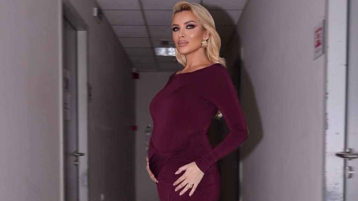 Κατερίνα Καινούργιου: Επέλεξε το χρώμα-κλειδί της άνοιξης για το κοστούμι της