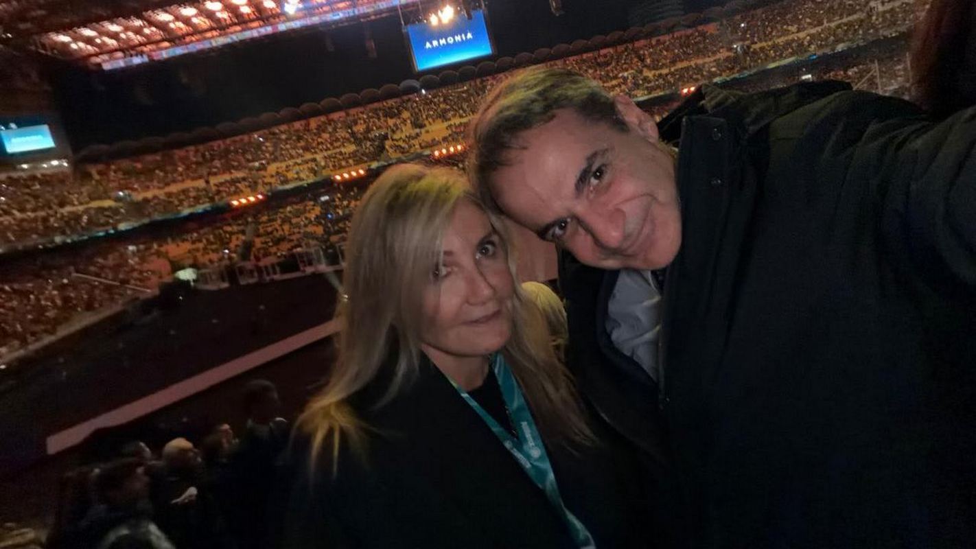 Κυριάκος Μητσοτάκης: Στο Μιλάνο για την έναρξη των Χειμερινών Ολυμπιακών Αγώνων με τη σύζυγό του – «Αυτή τη φορά χωρίς βροχή»