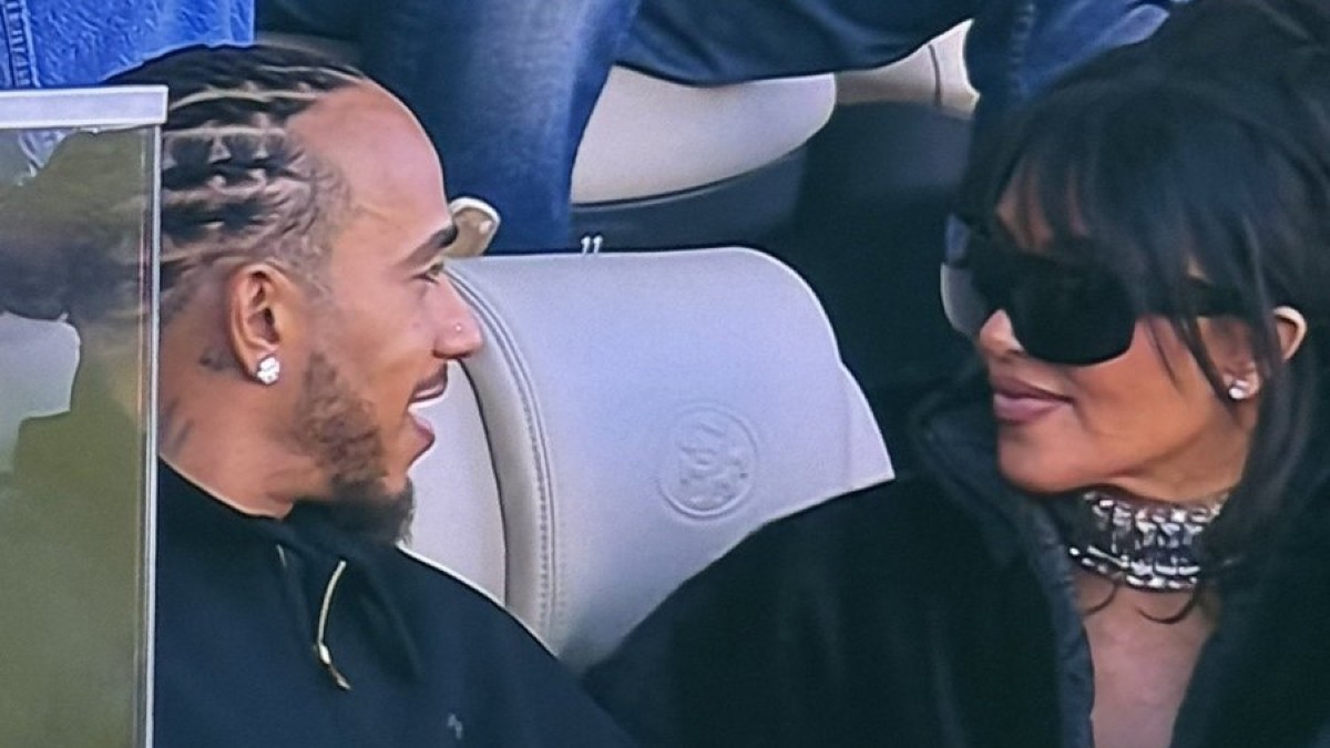 Λιούις Χάμιλτον – Κιμ Καρντάσιαν: Πρώτη κοινή εμφάνιση στο Super Bowl LX και της ζήτησε να «γνωρίσει τη μητέρα» του