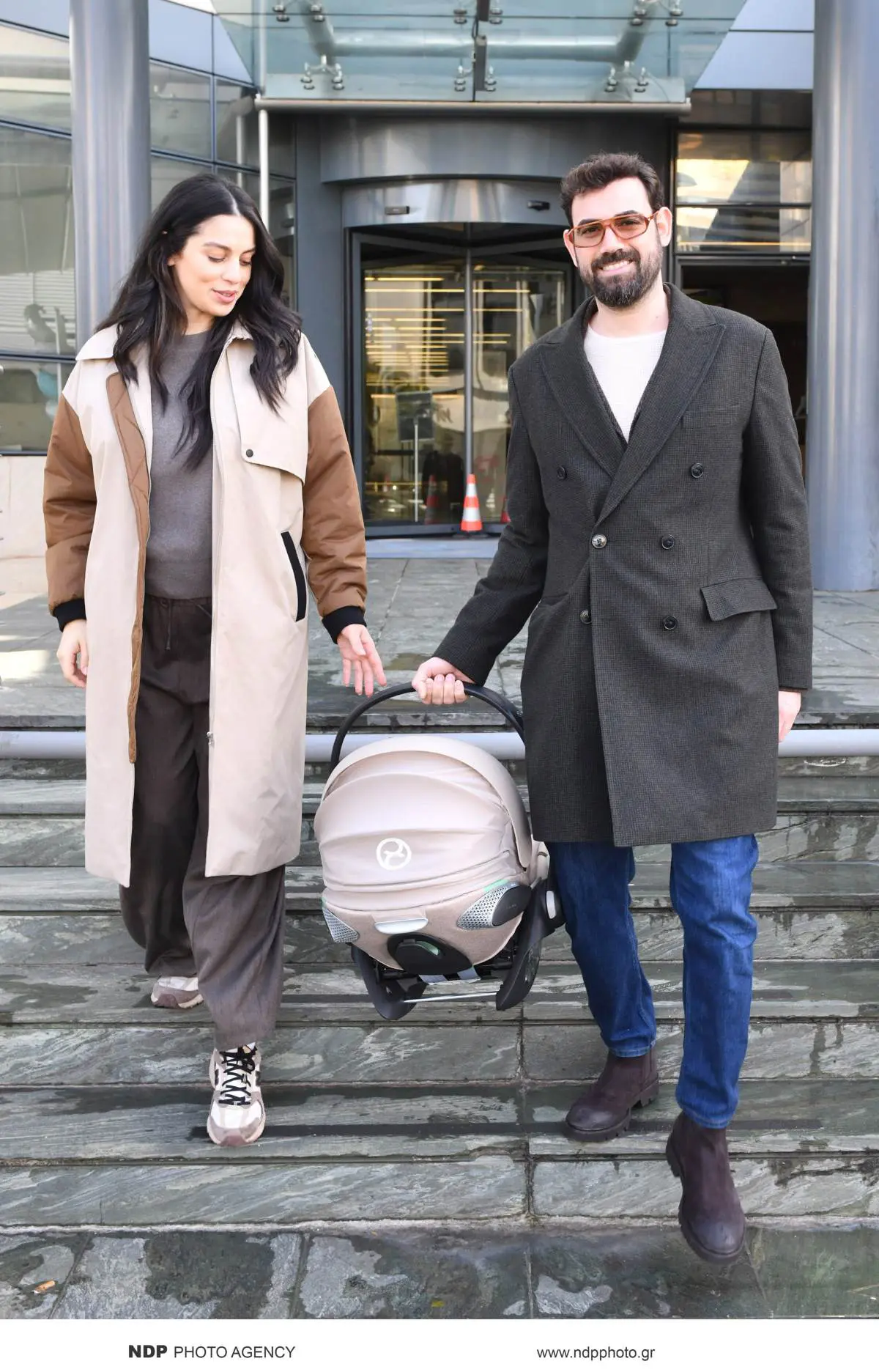 Νίκος Πολυδερόπουλος – Εξιτήριο από το μαιευτήριο με τη Βαλασία Συμιακού: «Ήμουν παρών στη γέννα και τα έχω δει όλα» 10 Νίκος Πολυδερόπουλος, Βαλασία Συμιακού εξιτήριο