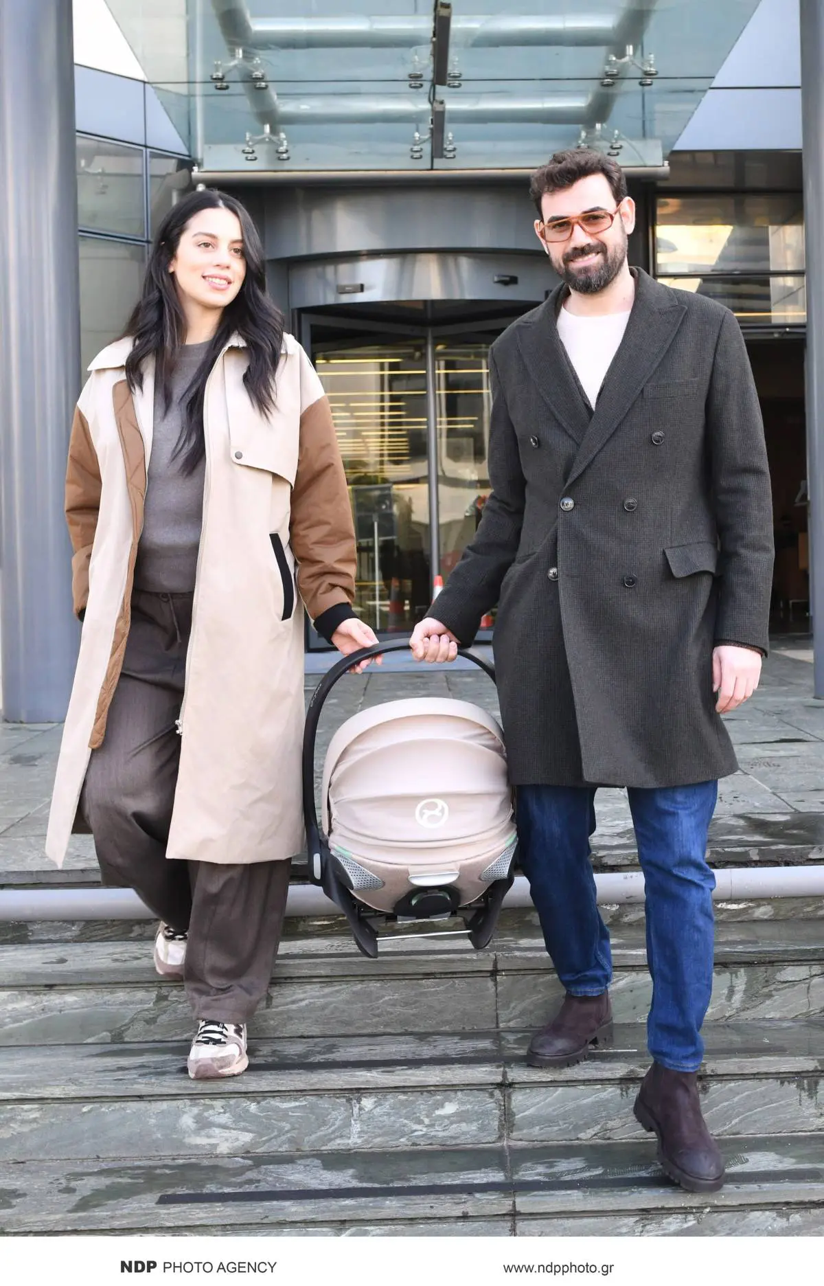 Νίκος Πολυδερόπουλος – Εξιτήριο από το μαιευτήριο με τη Βαλασία Συμιακού: «Ήμουν παρών στη γέννα και τα έχω δει όλα» 7 Νίκος Πολυδερόπουλος, Βαλασία Συμιακού εξιτήριο