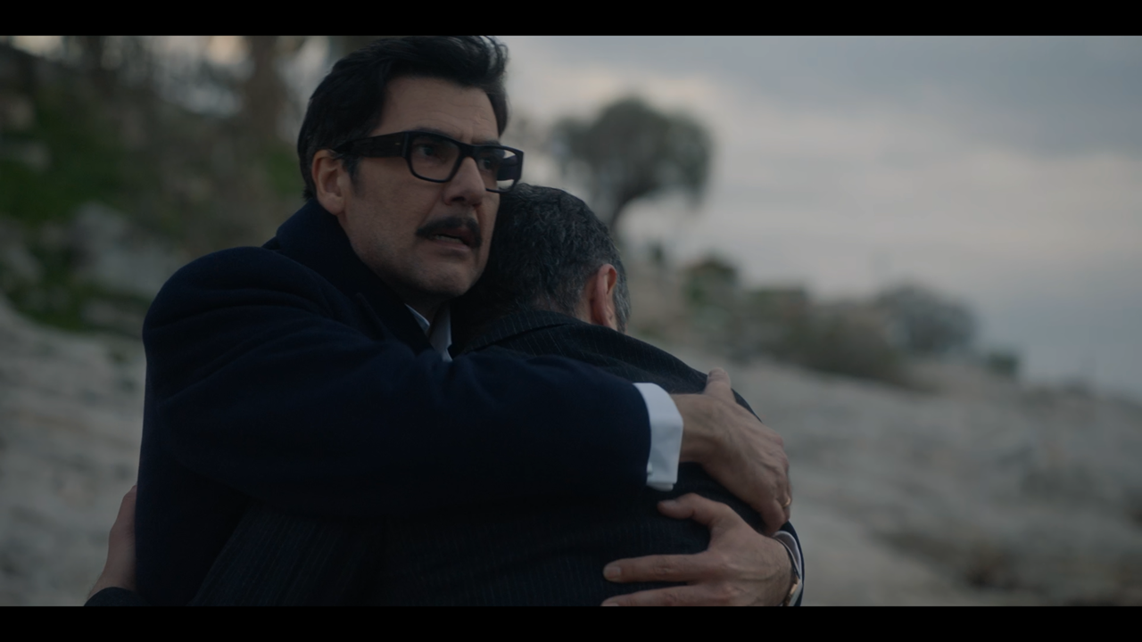 Porto Leone: Στη γειτονιά με τα κόκκινα φανάρια – Η Γαλήνη, με ένα πιστόλι στο χέρι, χτυπά την πόρτα της Αλεξάνδρας