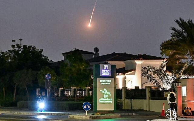 Μέση Ανατολή: Ιρανικά αντίποινα πλήττουν τα Εμιράτα – Εκκένωση στην Τεχεράνη 4 palm island