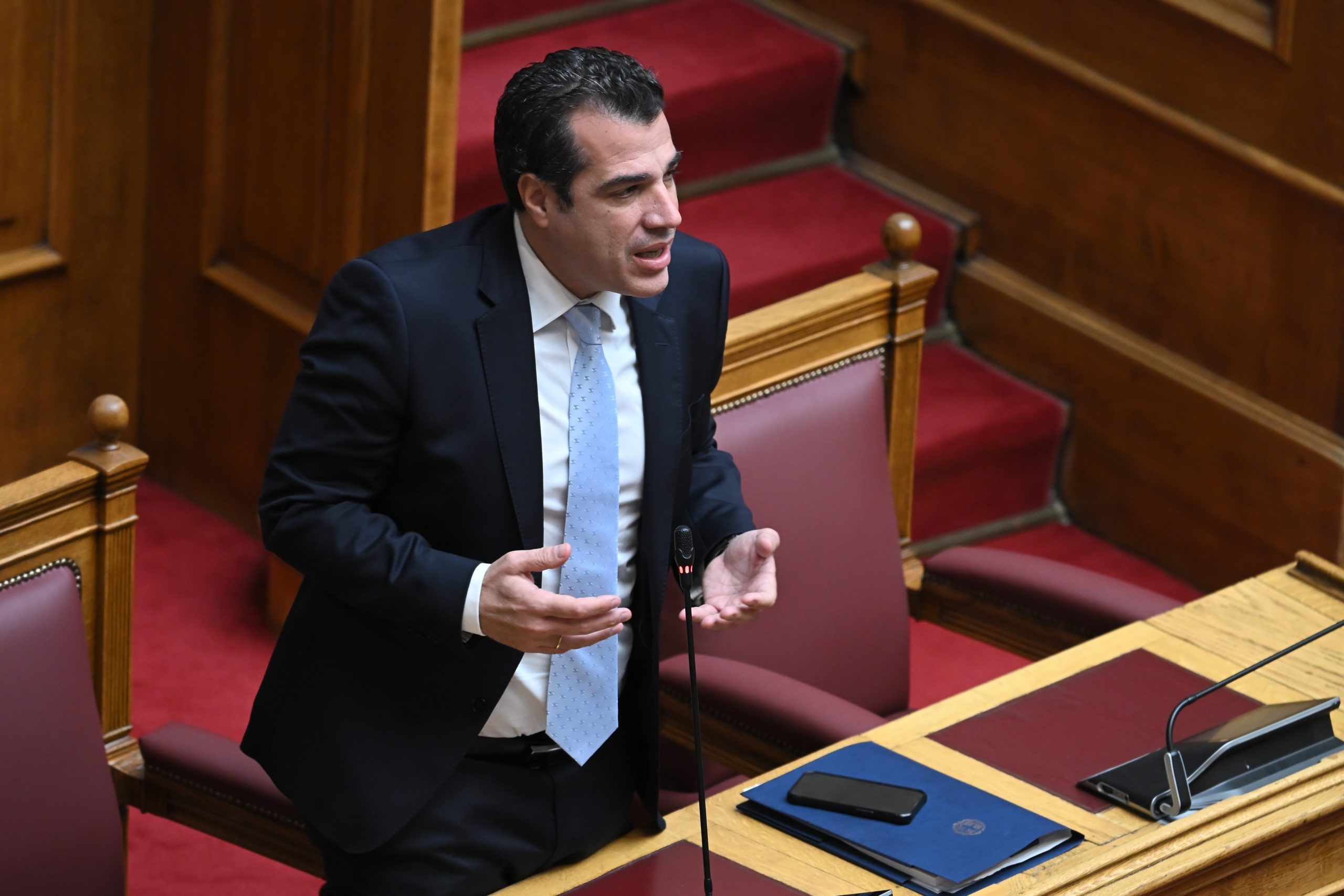 Αντιπαράθεση στη Βουλή για τη τραγωδία στη Χίο – Πλεύρης: «Εγώ εμπιστεύομαι το Λιμενικό, εσείς ίσως τους διακινητές» – Η αντιπολίτευση απαιτεί απαντήσεις