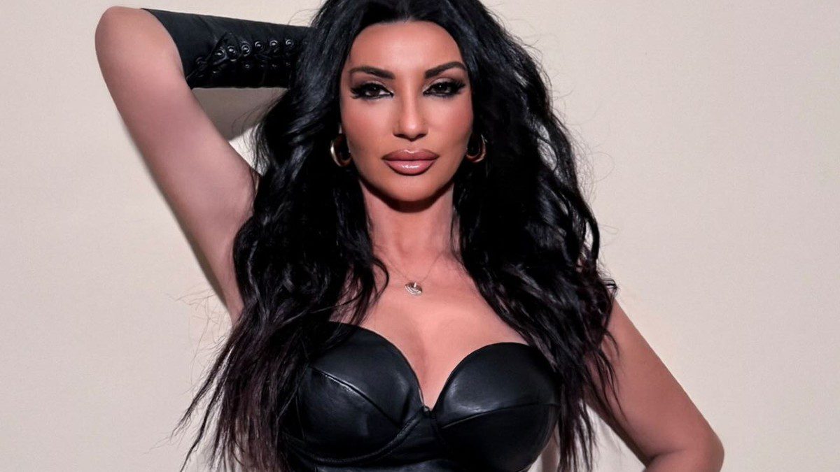 Πόπη Μαλλιωτάκη – Φωτογραφίζεται τόπλες: «Δεν ακολουθώ μόδες, τις καθορίζω»