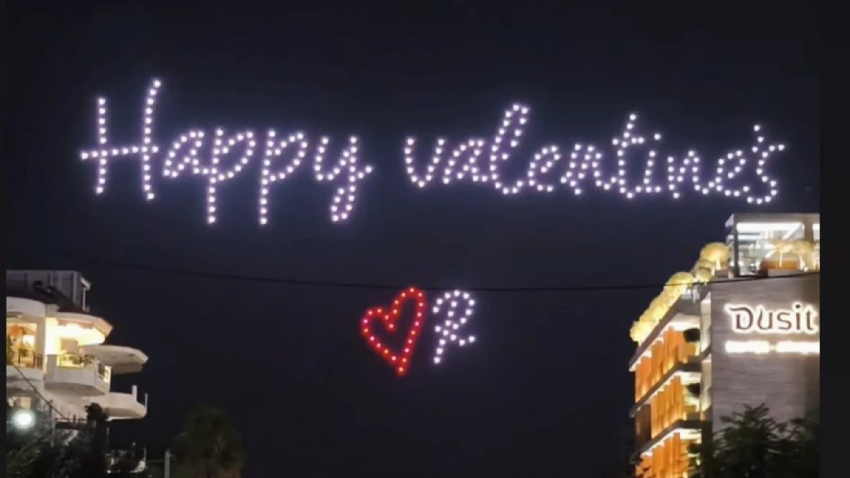 Ρενέ Στυλιαρά – Έλαμψε στον ουρανό της Γλυφάδας με ένα εντυπωσιακό show την ημέρα του Αγίου Βαλεντίνου