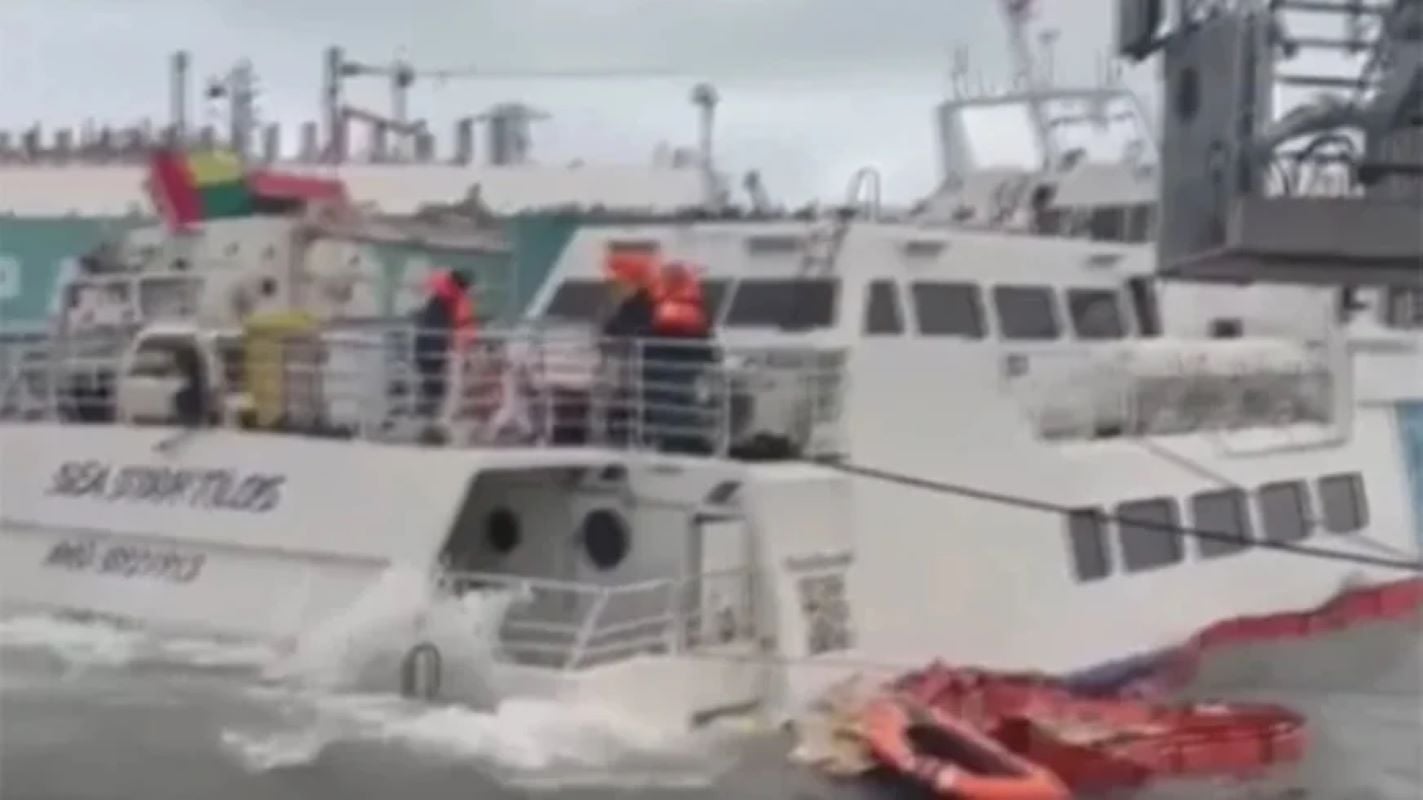 Βίντεο: Το «Sea Star Tilos» βυθίζεται στο δρομολόγιο Ρόδος – Τουρκία – Καρέ καρέ η διάσωση του πληρώματος