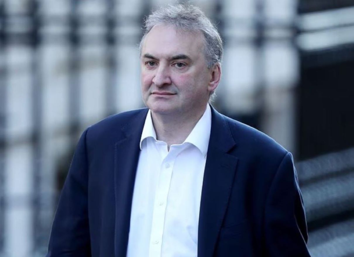 Βρετανία: Ο Στάρμερ απομάκρυνε τον Γραμματέα του Υπουργικού Συμβουλίου – Κατηγορείται για προσπάθεια πολιτικής επιβίωσης