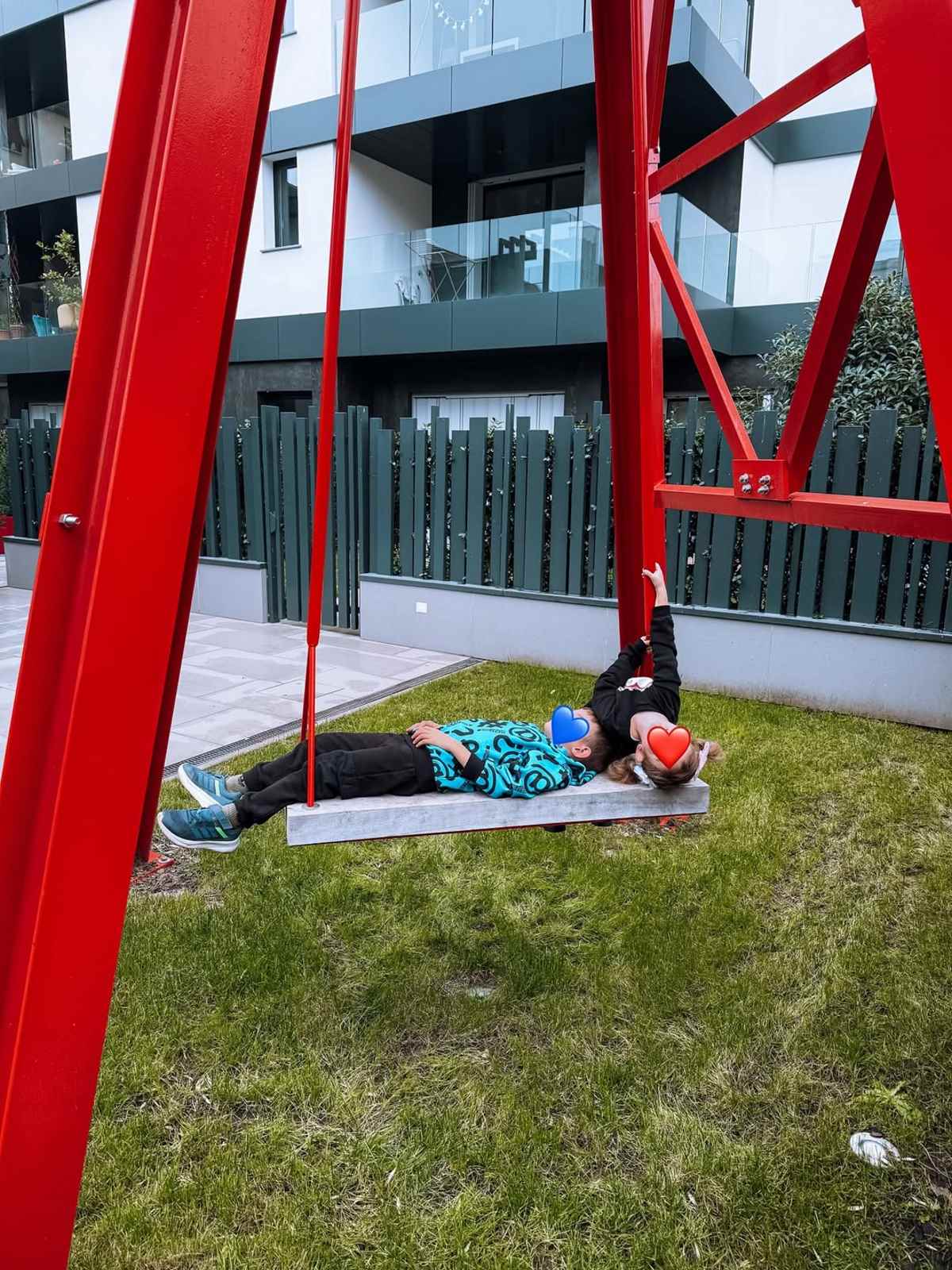 Οικονομάκου: Στην Ιταλία με την κόρη της – Το γλυκό στιγμιότυπο από τον αγώνα μπάσκετ του Τσερέλα 26 Η Αθηνά Οικονομάκου απαθανατίζει τα παιδιά της να παίζουν