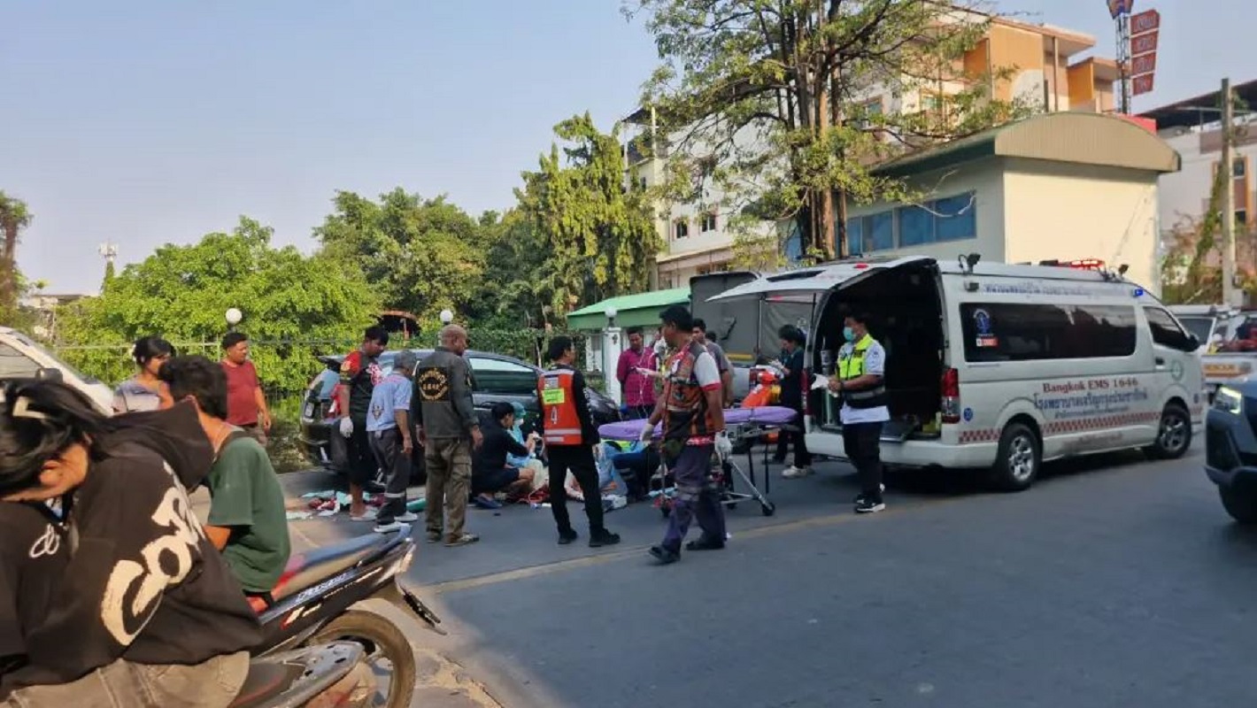 Αμερικανός τουρίστας δολοφονήθηκε με μαχαίρι – Απείλησε την πρώην σύντροφό του για επανασύνδεση 5 Και οι τέσσερις άνδρες συνελήφθησαν και κατηγορήθηκαν από κοινού για «επίθεση με αποτέλεσμα τον θάνατο».Πηγή: Asia Pacific Press μέσω ViralPress