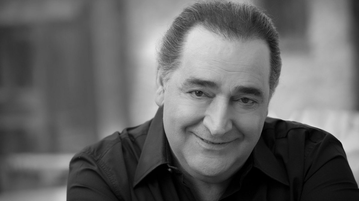 Βασίλης Καρράς: 12 νέα τραγούδια έρχονται – «Ήξερε τι θα συμβεί», αποκαλύπτει ο αδερφός του