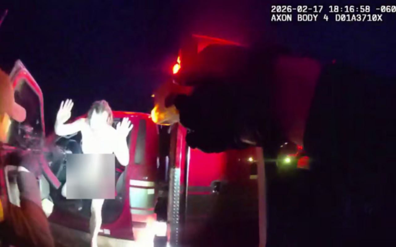 Ουισκόνσιν: Γυμνός άνδρας άρπαξε ασθενοφόρο με ασθενή – Βίντεο από την 28 χιλιομέτρων καταδίωξη