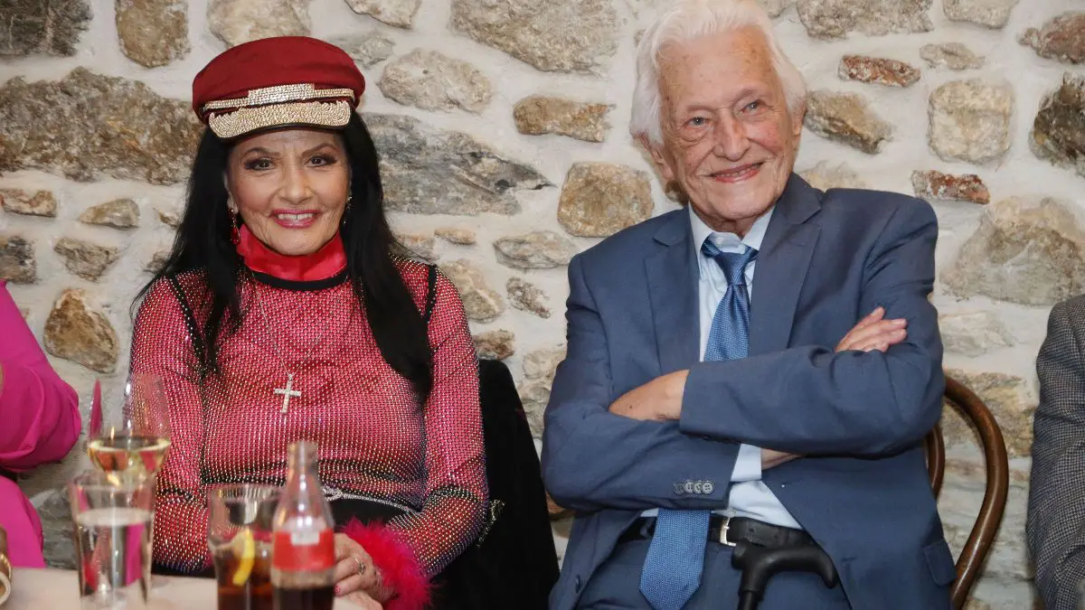 Πύρρος Αναγνωστόπουλος: Ολοκληρώθηκε η αποτέφρωση – Πού θα διασκορπιστούν οι στάχτες του 3 Ζωζώ Σαποντζάκη, Πύρρος Αναγνωστόπουλος